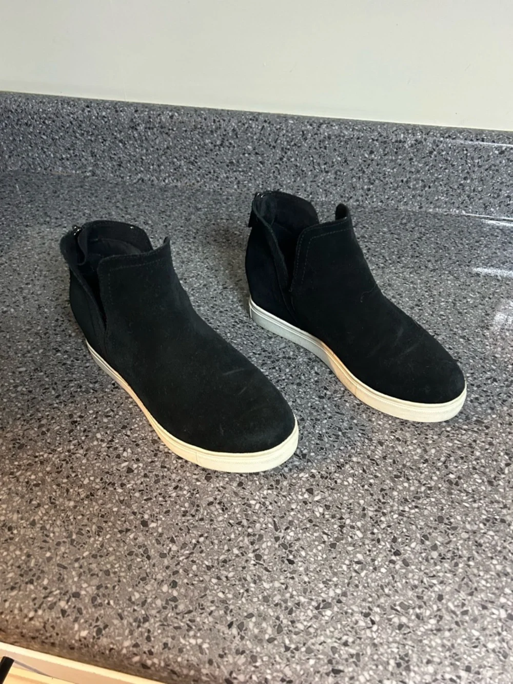 Blondo black suede